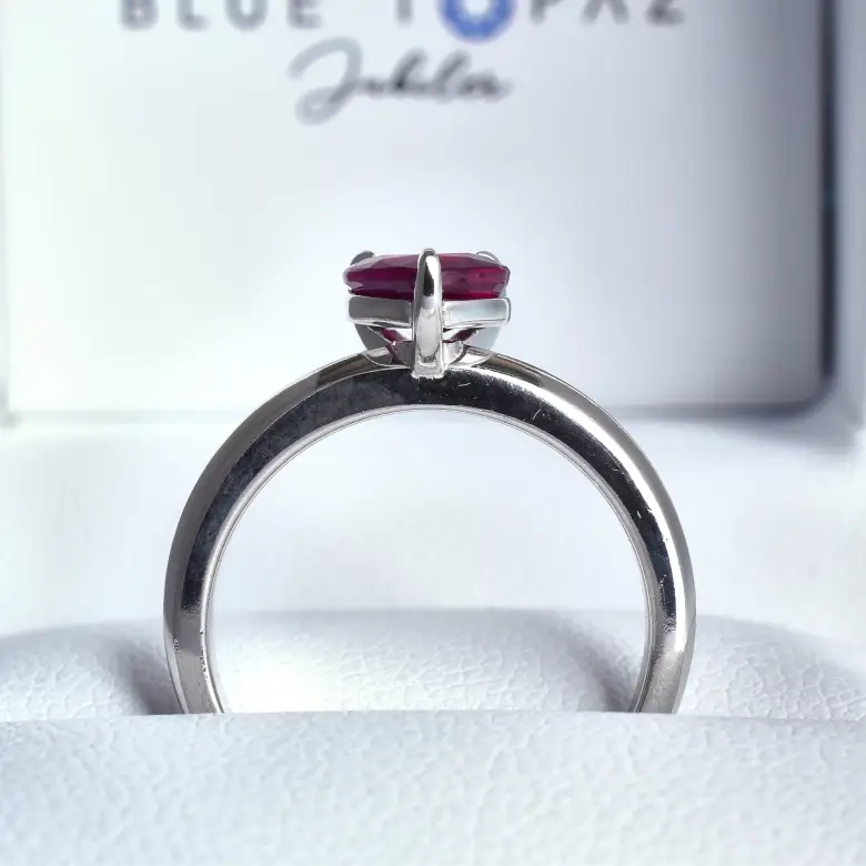 Pierścionek z rubinem naturalnym